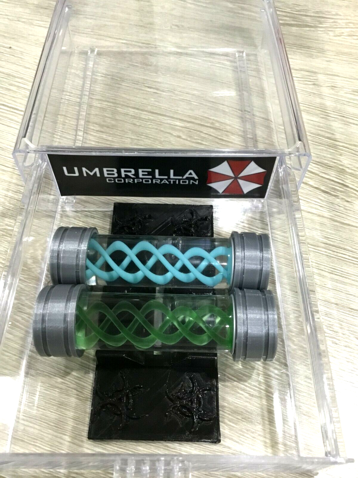 Resident Evil Umbrella Corporation T-Virus Prop & Antidote With Display Case and Stand! TVirus