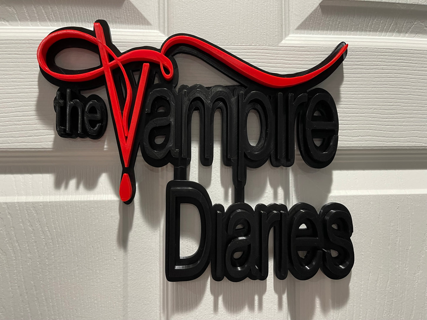 The Vampire Diaries Wall Display - Black | Red V