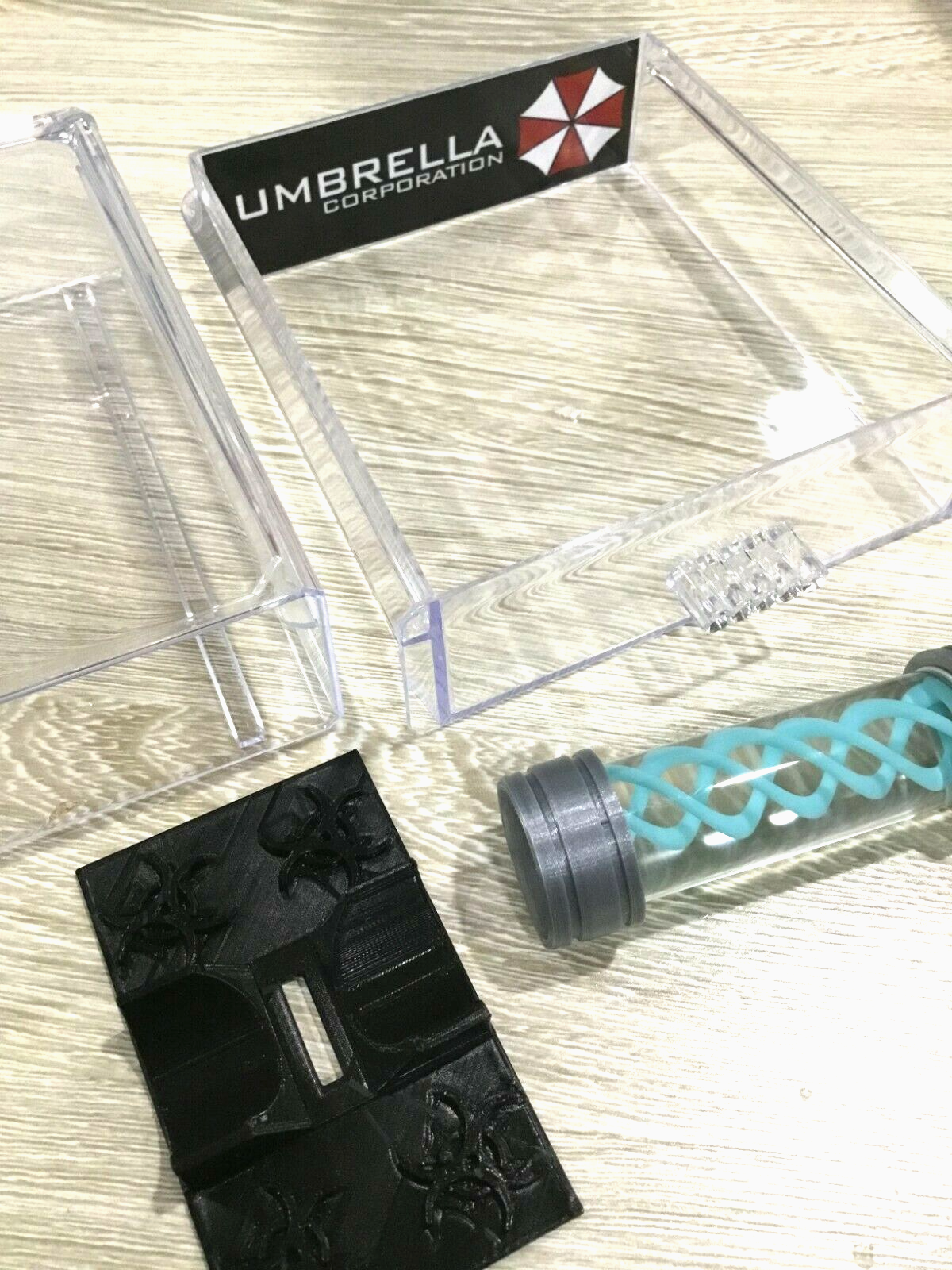 Resident Evil Umbrella Corporation T-Virus Prop & Antidote With Display Case and Stand! TVirus