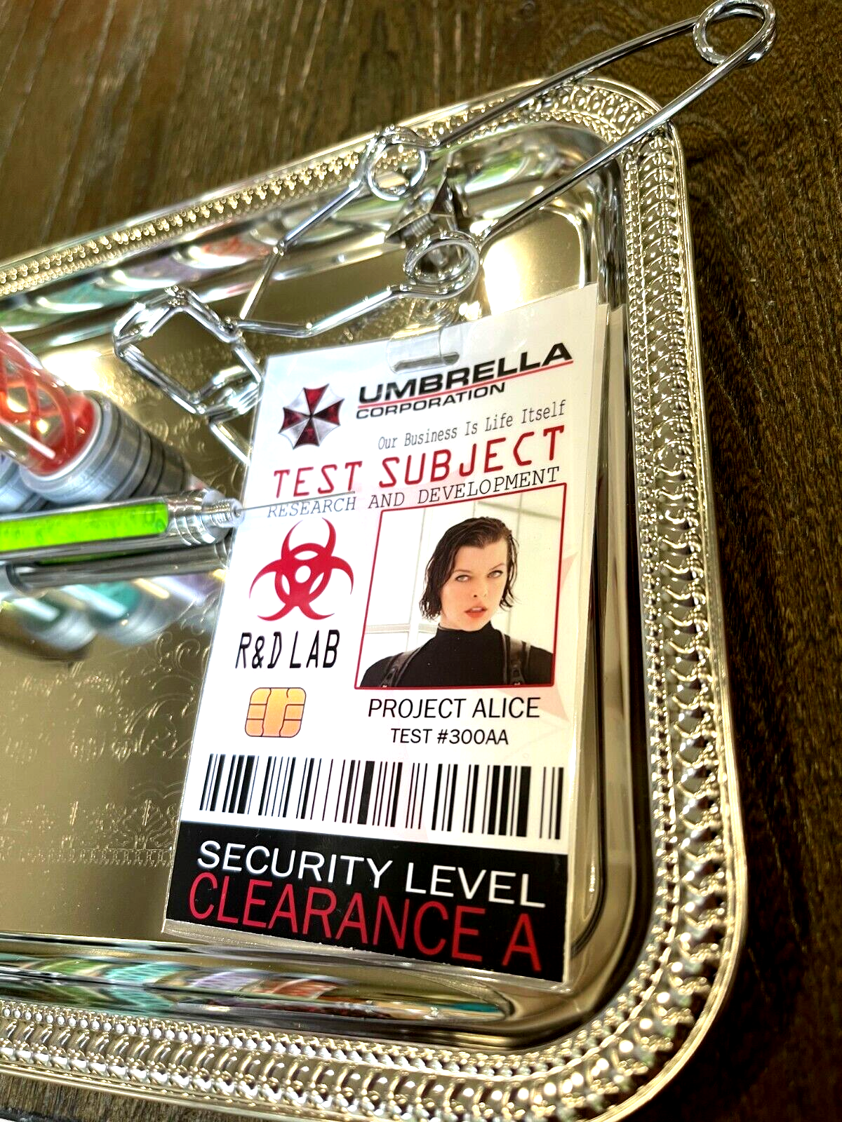 Resident Evil Metal Syringe T-Virus Antidotes Tray ID Clamp Umbrella Corporation