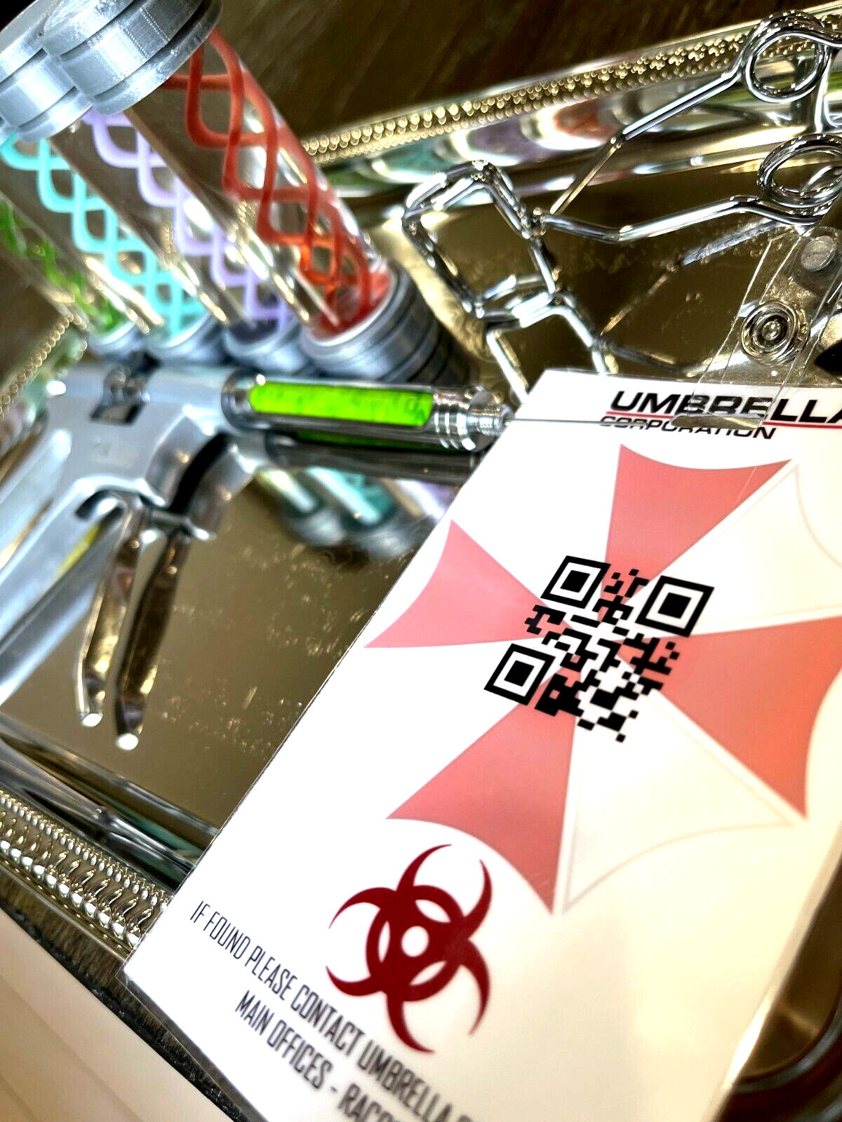 Resident Evil Metal Syringe T-Virus Antidotes Tray ID Clamp Umbrella Corporation