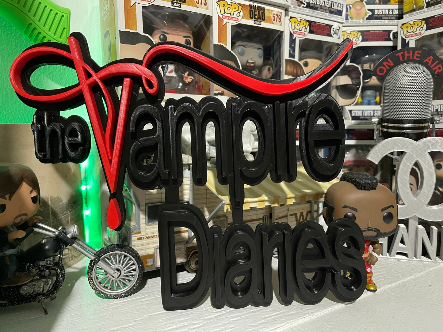 The Vampire Diaries Wall Display - Black | Red V