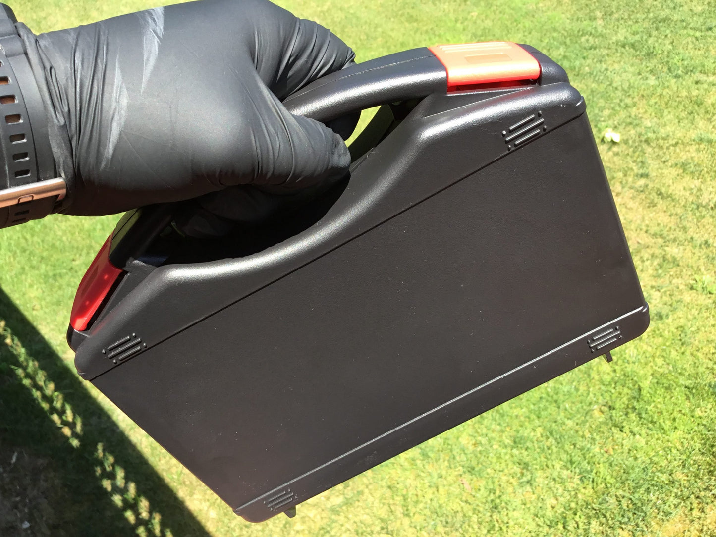 SSWI's Resident Evil Briefcase Kit Metal Syringe T-Virus Antidotes Umbrella Corporation