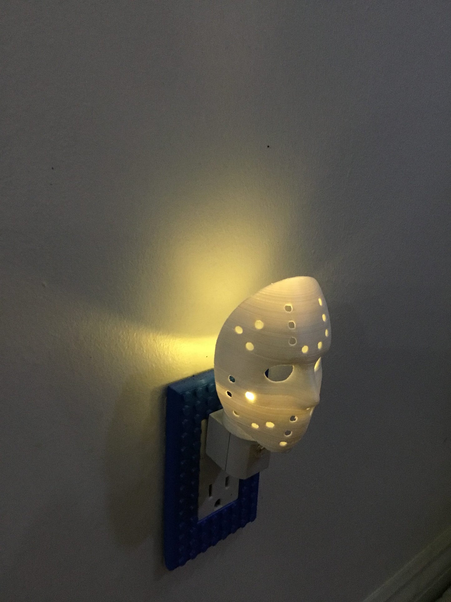Jason Mask AUTO LED Plug in Night Light Lamp - Scary, Spooky, Horror, Gothic Fun