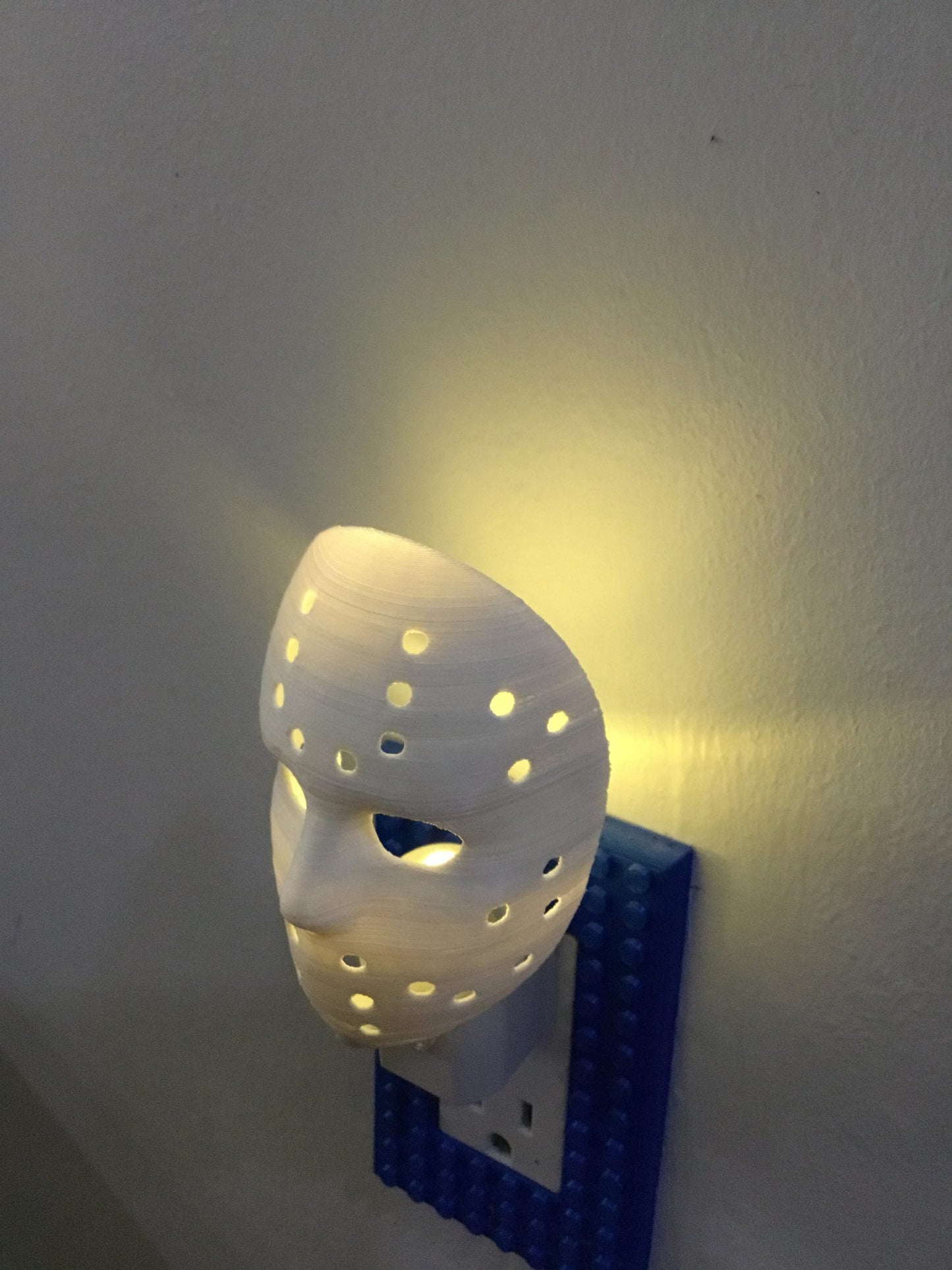 Jason Mask AUTO LED Plug in Night Light Lamp - Scary, Spooky, Horror, Gothic Fun